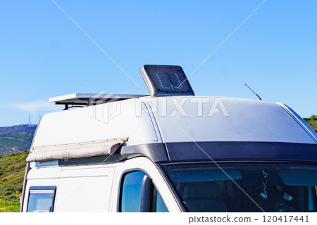 Sunroof, raisable window on roof top of caravan Sunroof, raisable window on roof top of caravan 120417441