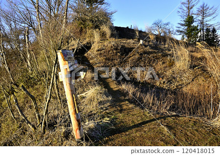 石割山 道志地塊 石割山東北山脊支脈的石割山 石割山 道志地塊 石割山東北山脊支脈的石割山 120418015