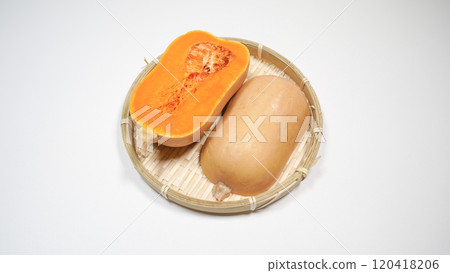 竹漏勺上的新鮮奶油花生南瓜 120418206