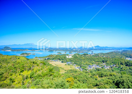 熊本縣上天草市初秋從仙岩山展望台看到的雲仙普玄岳和天草的景色 熊本縣上天草市初秋從仙岩山展望台看到的雲仙普玄岳和天草的景色 120418358