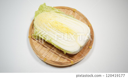 竹漏勺上的新鮮大白菜 120419177