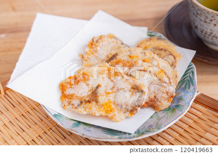 Scallop butter and soy sauce rice crackers 120419663