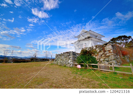 Scenery of the stone walls and enclosures of Isetamaru Castle, a prefectural designated historic site Scenery of the stone walls and enclosures of Isetamaru Castle, a prefectural designated historic site 120421316