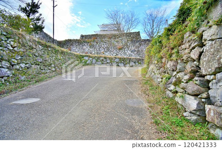Scenery of the stone walls and enclosures of Isetamaru Castle, a prefectural designated historic site Scenery of the stone walls and enclosures of Isetamaru Castle, a prefectural designated historic site 120421333