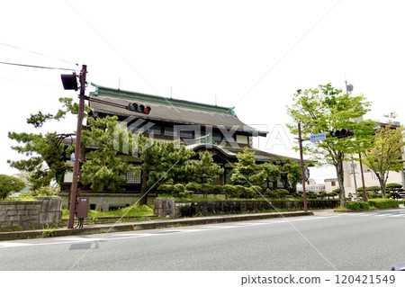 山口縣山口市舊武德殿(山口縣警察體育館)雄偉的建築景觀 山口縣山口市舊武德殿(山口縣警察體育館)雄偉的建築景觀 120421549