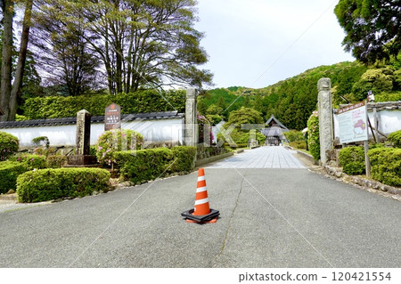 山口縣山口市日本百選歷史公園之一的加山公園正門的風景 山口縣山口市日本百選歷史公園之一的加山公園正門的風景 120421554