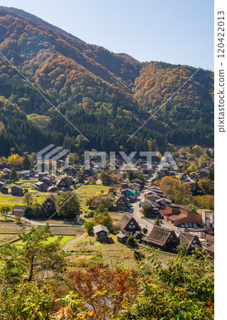 《Gifu Prefecture》 Autumn Shirakawa-go, autumn leaves gassho-zukuri village 《Gifu Prefecture》 Autumn Shirakawa-go, autumn leaves gassho-zukuri village 120422013