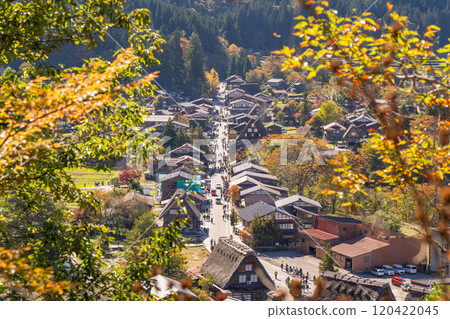 《Gifu Prefecture》 Autumn Shirakawa-go, autumn leaves gassho-zukuri village 120422045
