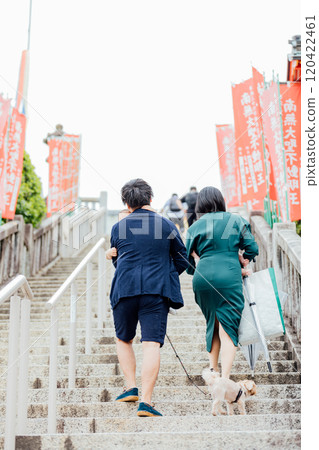 <Inuyama City> Climbing the stairs leading to the main hall at Naritasan Daishoji Temple <Inuyama City> Climbing the stairs leading to the main hall at Naritasan Daishoji Temple 120422461