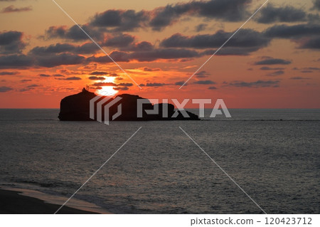 View of the sun setting over Okinoshima Island from Shirato Beach in summer in Tottori Prefecture 120423712