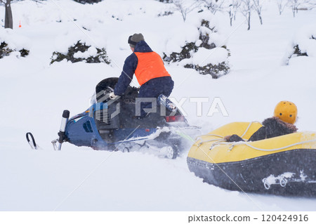 Snow rafting 120424916