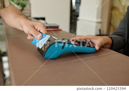 Making Payment Using Credit Card on Digital Terminal 120425394