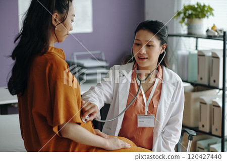 Doctor Engaging Patient in Friendly Discussion Doctor Engaging Patient in Friendly Discussion 120427440