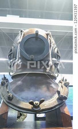 Antique bronze and metal diving helmet for military dives Antique bronze and metal diving helmet for military dives 120431397
