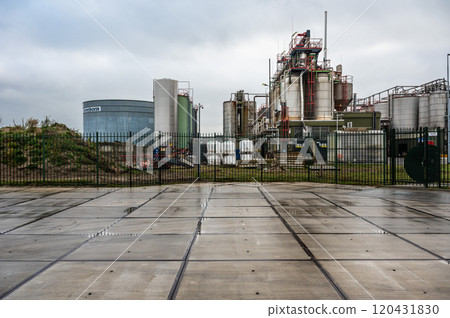 Sonneborn oil destillation and refinery factory at Westpoort Amsterdam, The Netherlands 120431830