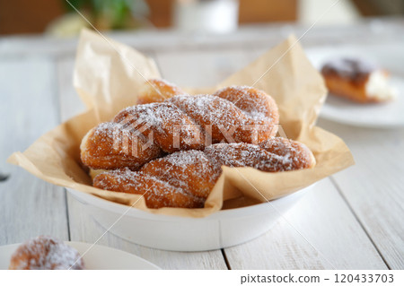 扭曲甜甜圈 120433703