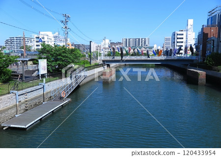 The remains of the old bridge pier over the Katagawa River and the sightseeing boat dock remain near Sakai Station on the Nankai Main Line. The remains of the old bridge pier over the Katagawa River and the sightseeing boat dock remain near Sakai Station on the Nankai Main Line. 120433954
