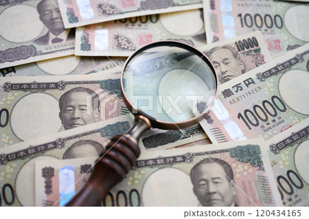 Money and magnifying glass 120434165