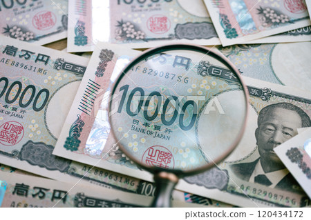 Money and magnifying glass 120434172
