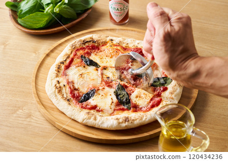 Cut the Marquette 120434236