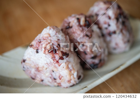 Black rice ball 120434632