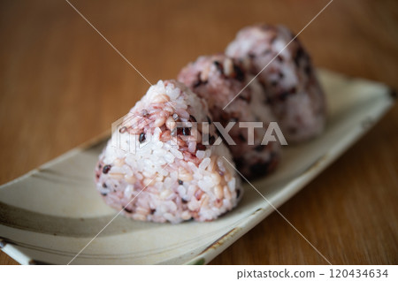 Black rice ball 120434634