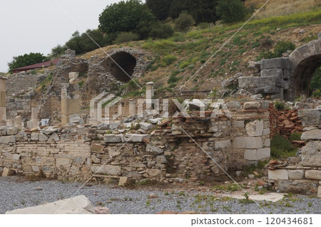 土耳其，伊茲密爾附近，以弗所遺址，瓦里烏斯浴場附近的遺址 120434681