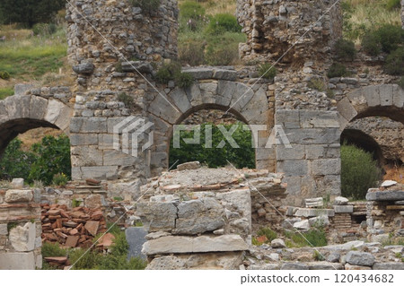 土耳其伊茲密爾附近以弗所遺址瓦里烏斯浴場附近的風景 120434682
