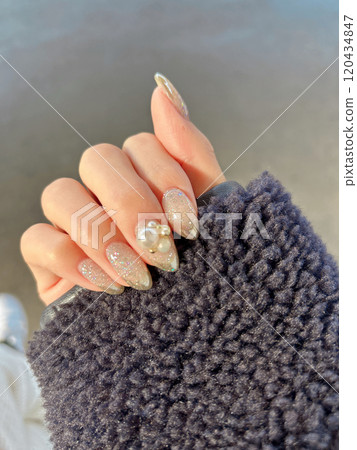 Elegant Christmas nails Elegant Christmas nails 120434847