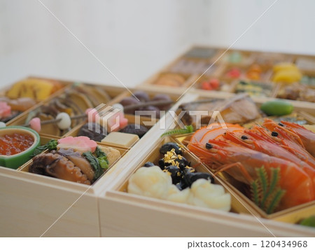 New Year's dishes (three-tiered Japanese style) 120434968