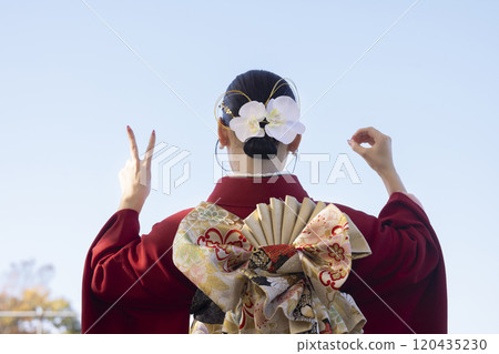 穿著長袖和服的成年女性 120435230