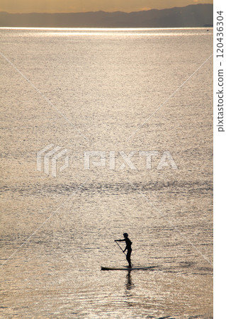 Evening scenery of Shonan Coast 120436304