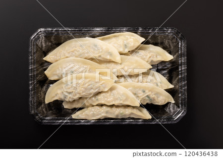 [Korean dumplings] Japchae dumplings before cooking 120436438