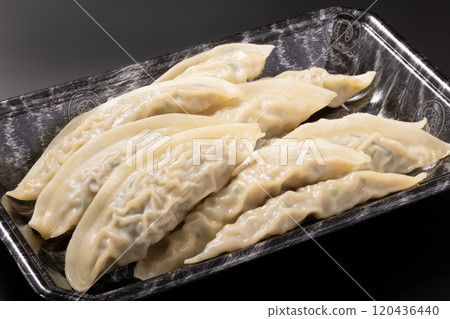 [韓國餃子] 餃子加雜菜，煮前 120436440