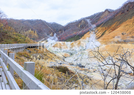 Noboribetsu Jigokudani in November: Cloudy skies accentuate the steam and volcanic scenery Noboribetsu Jigokudani in November: Cloudy skies accentuate the steam and volcanic scenery 120438008