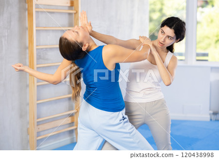 women trained in executing powerful palm punch 120438998