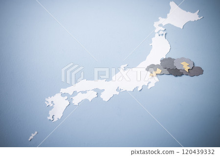 Image of a line of cumulonimbus clouds and linear precipitation bands Image of a line of cumulonimbus clouds and linear precipitation bands 120439332