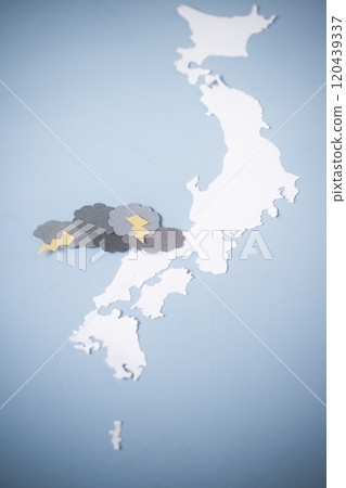 Image of a line of cumulonimbus clouds and linear precipitation bands 120439337