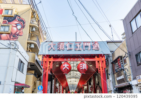 大須商店街（Osu Niomon Dori）是愛知縣名古屋市的一條商店林立的商店街 120439395