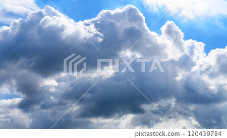 Many white clouds flowing in two layers in the blue autumn sky 120439784