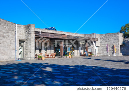 Yatsu Tidal Flats Park on a clear autumn day (Narashino City, Chiba Prefecture) 120440276