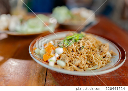 A Delicious Plate of Noodles Accompanied by Fresh Vegetables and Tender Chicken 120441514