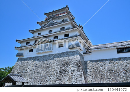 唐津城天守閣、石牆和藍天映照下的景色 唐津城天守閣、石牆和藍天映照下的景色 120441972