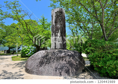 唐津城天守閣、石牆和藍天映照下的景色 唐津城天守閣、石牆和藍天映照下的景色 120441989