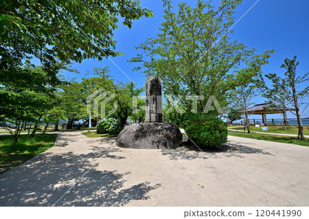 唐津城天守閣、石牆和藍天映照下的景色 唐津城天守閣、石牆和藍天映照下的景色 120441990