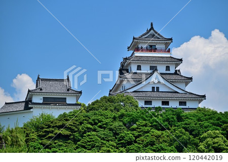 View of Karatsu Castle's castle tower and stone walls against the blue sky 120442019