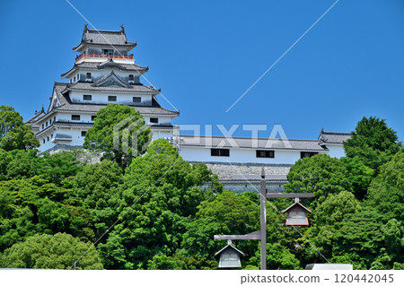 唐津城天守閣、石牆和藍天映照下的景色 唐津城天守閣、石牆和藍天映照下的景色 120442045