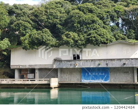 Abandoned aquarium: Saikaibashi Aquarium Abandoned aquarium: Saikaibashi Aquarium 120442484