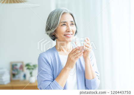 Senior women with cups 120443750