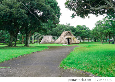 The Hashimuregawa Site (Ibusuki City, Kagoshima Prefecture) was the first to clarify the relationship between the Jomon and Yayoi periods. The Hashimuregawa Site (Ibusuki City, Kagoshima Prefecture) was the first to clarify the relationship between the Jomon and Yayoi periods. 120444480
